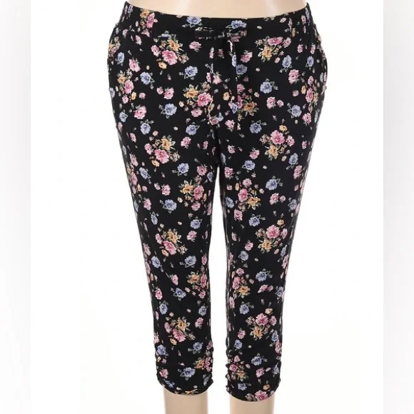 EUC Torrid Cropped Floral Challis Drawstring Joggers in Black Plus Size 3X - Picture 3 of 7